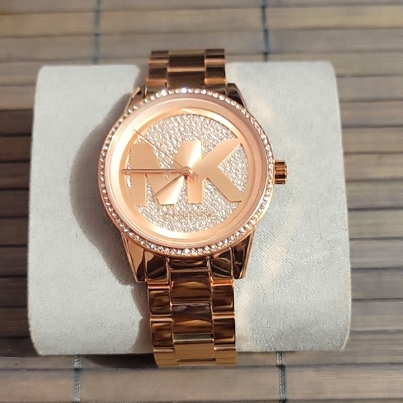 Michael Kors Women's Watch RITZ, 41 mm case size, Three Hand movement, Stainless - Picture 1 of 7